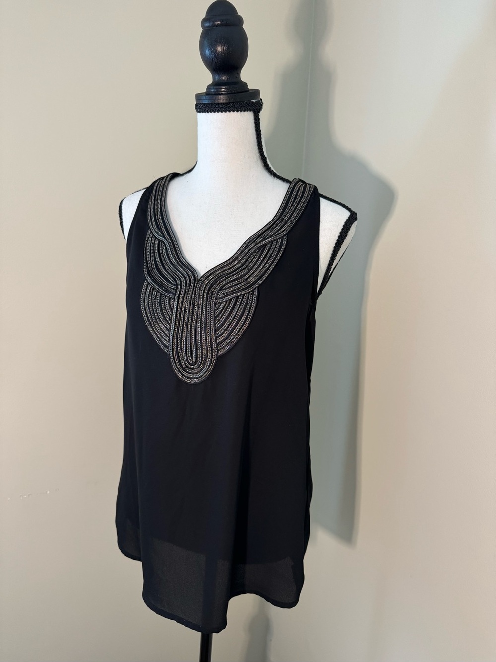 Embellished Black V-Neck Sleeveless Camisole